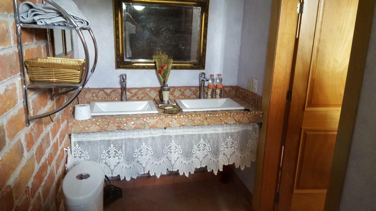 La Casona Azul Bed N Breakfast Santa Rosa de Jauregui المظهر الخارجي الصورة